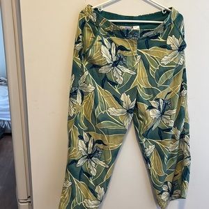 TOMMY BAHAMA 100% silk summer floral pants size 10